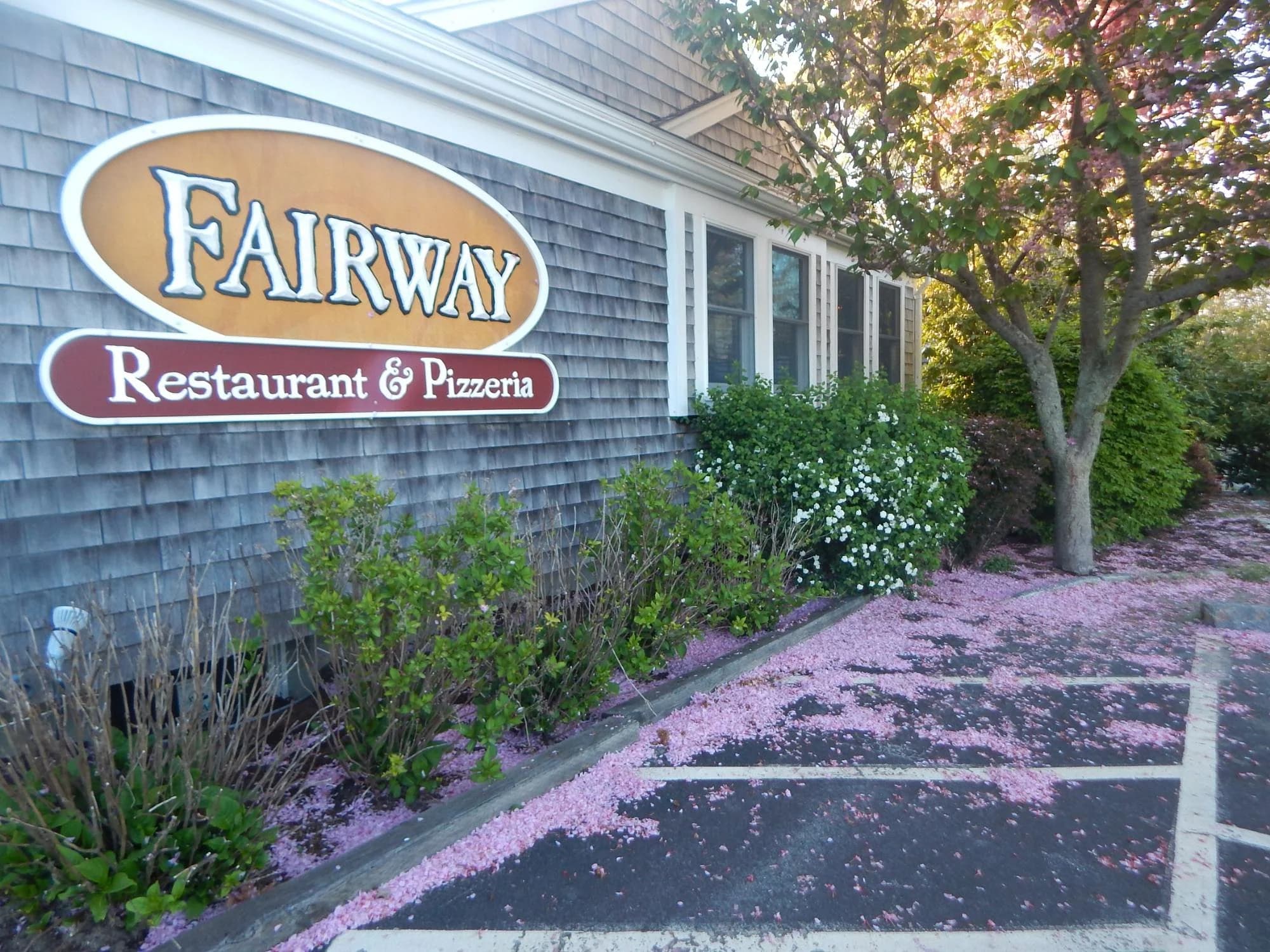 Fairway Restaurant & Pizzeria casual family dining