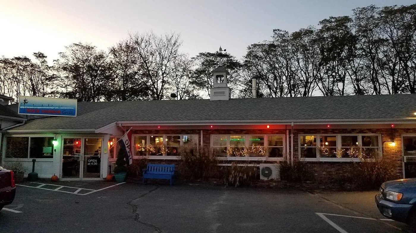 Rock Harbor Grill American cuisine and seafood