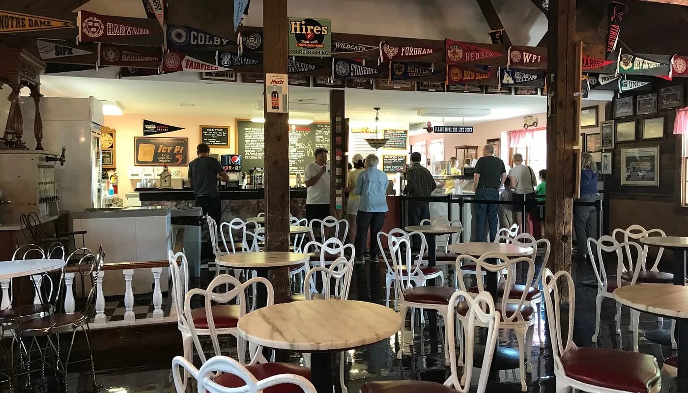 Sundae School Ice Cream interior